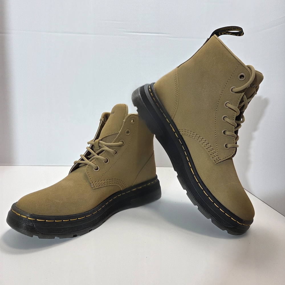 Dr. Martens Crewson Chukka Beige Lace-Up Boots Sz 8